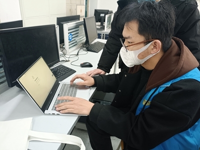 志愿同行 情滿校園 信息學(xué)院舉辦筆記本電腦義務(wù)維修服務(wù)活動(dòng)